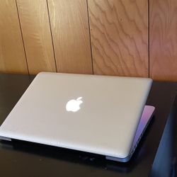 Apple MacBook Pro 13” I5/8GB/256GB SSD$140