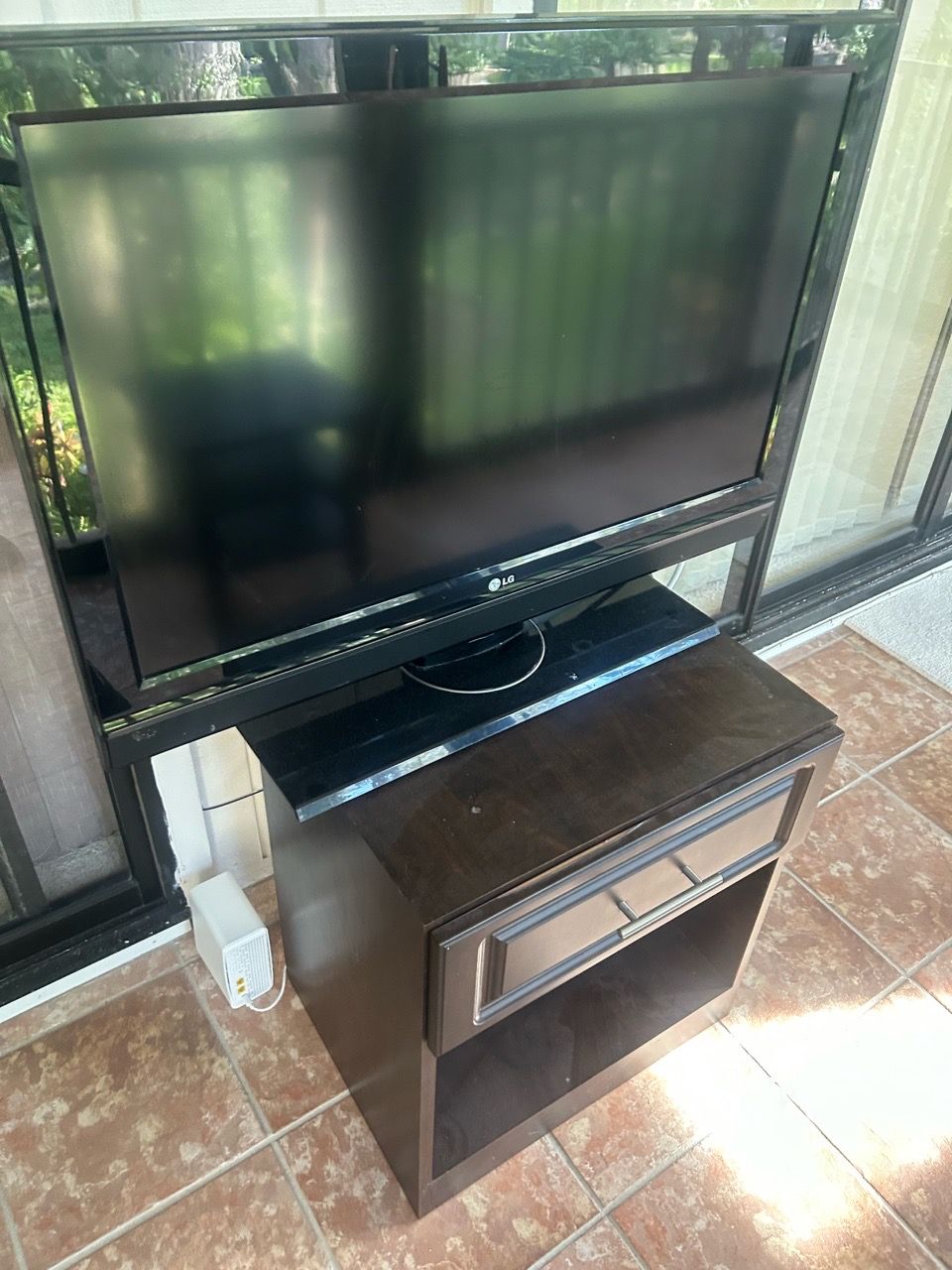 Normal Panel Stand 32 inch HDTV with 2 stands. for Sale in Sarasota, FL - OfferUp