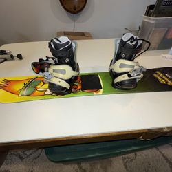 World industries snowboard 120 CM w/ binders size 5 boots & snow goggles. Flame boy deck freestyle 