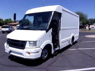 2013 Isuzu Med Duty Reach