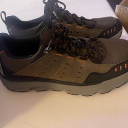 Men’s Skechers 9.5