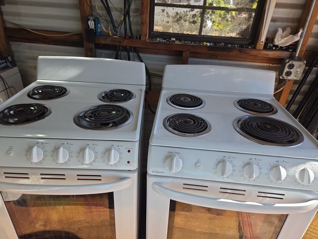 2 Hotpoint 24 In Electric Stoves