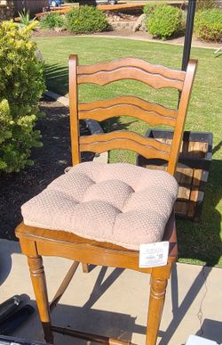 French Country Scalloped Ladder-Back Bar Stool