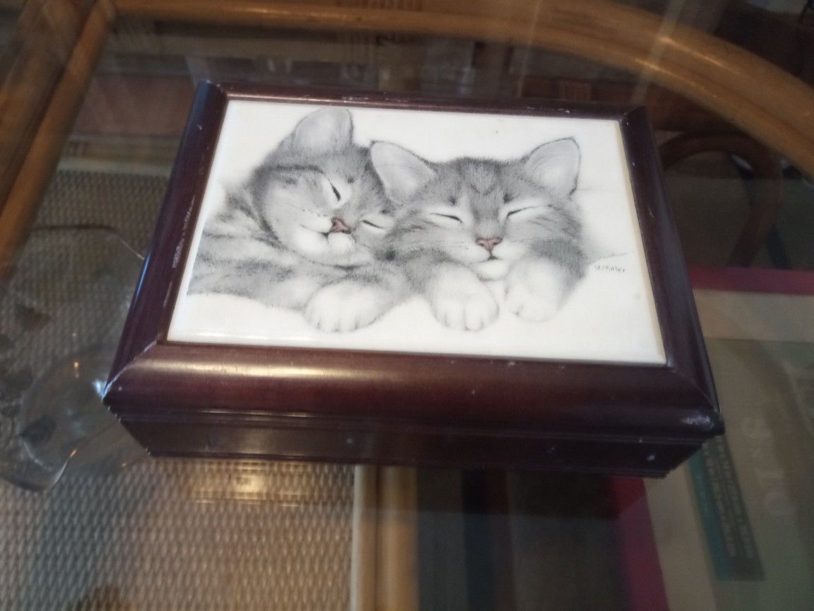 Two Cats Artistic Music / Jewelry Box