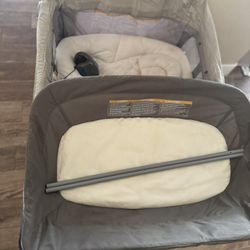 Pack n Play With Changing Table And Bassinet 