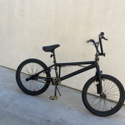 Mongoose BRAWLER Boys. Freestyle BMX Bike 20 wheels Black