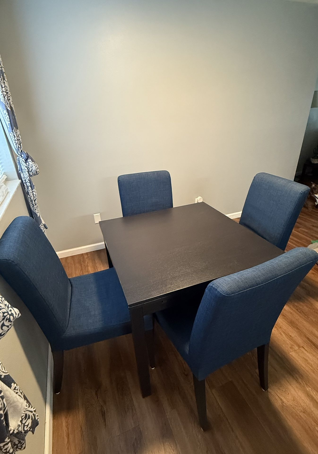 Extendable Dining Table