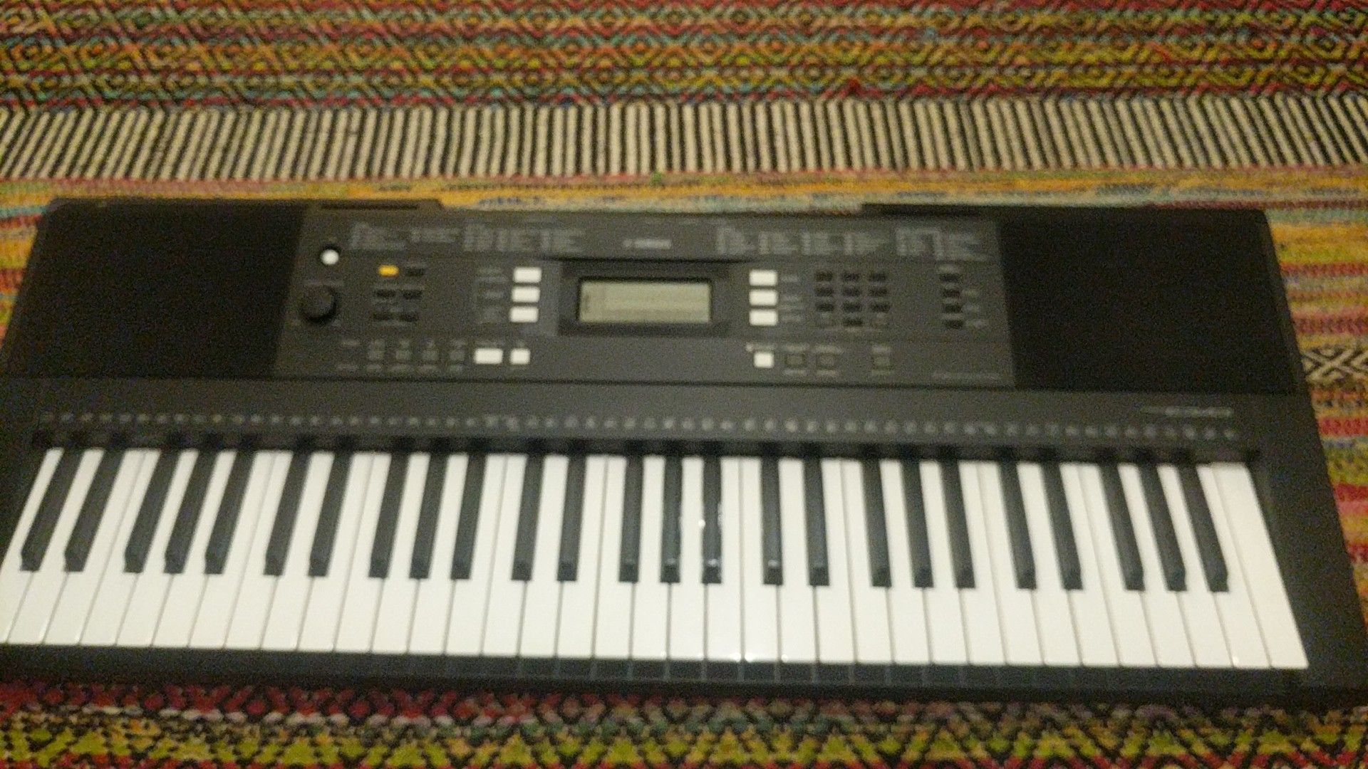 Yamaha psr 323