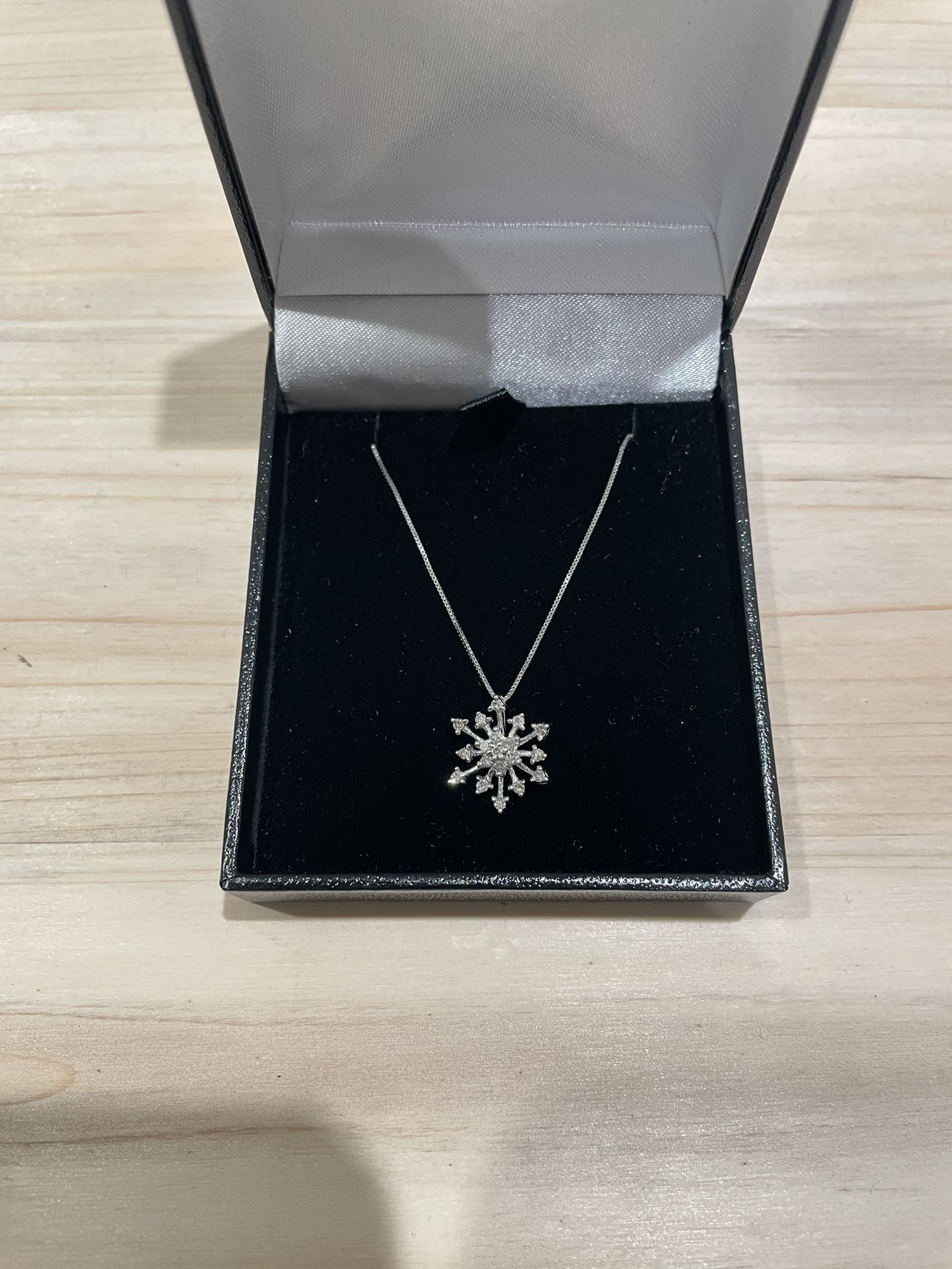 10k Snow Flake Diamond Necklace 