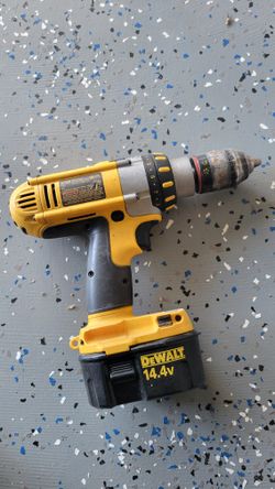 Dewalt 14.4 V DRILL