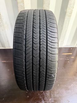 235/40R18 Goodyear Tire/ llanta