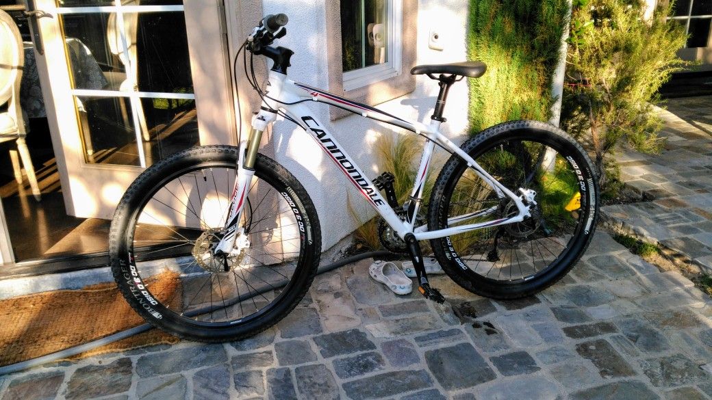 Cannondale F4 Mountain Bike Medium Size