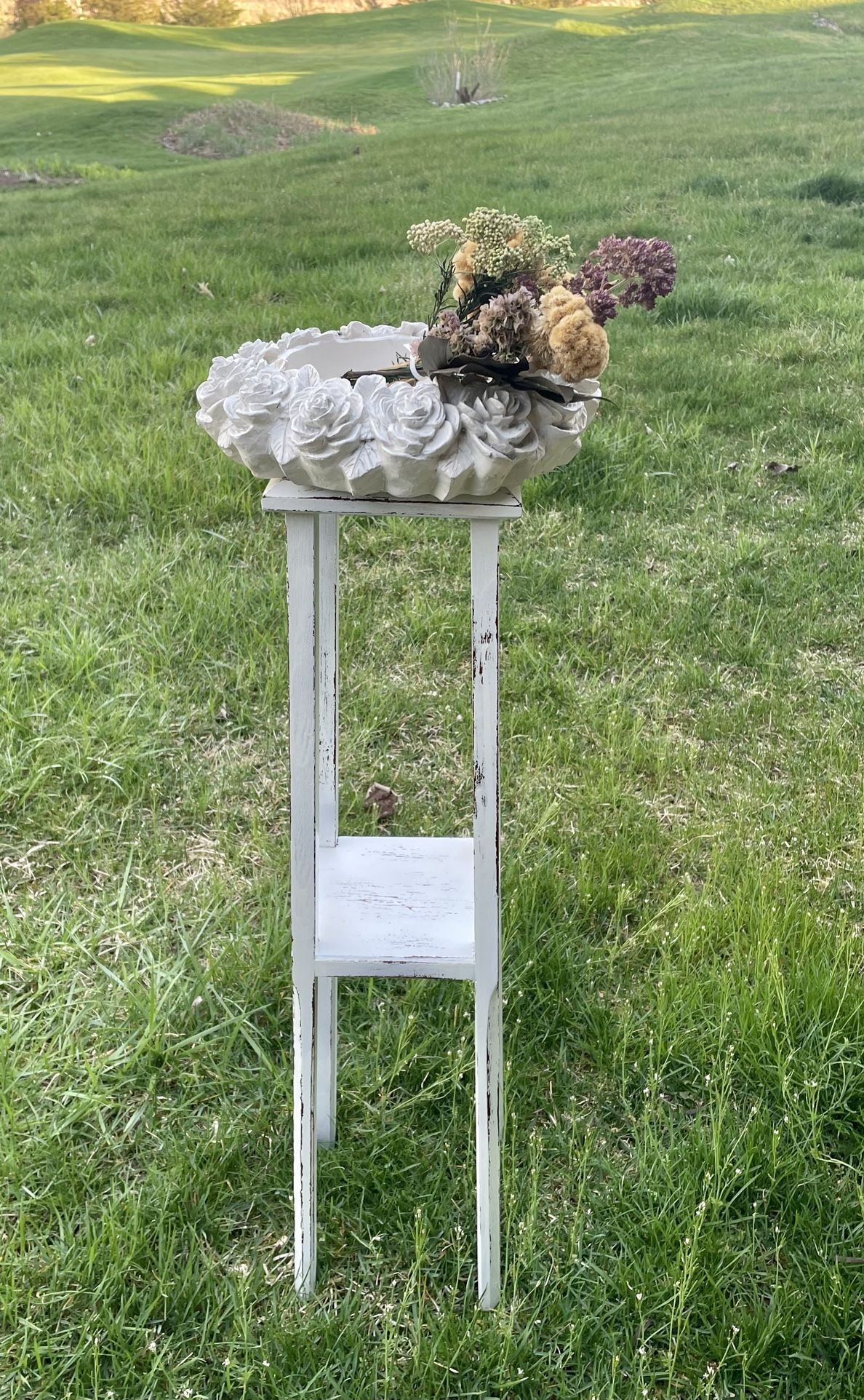 SHABBY CHIC PLANT STAND WITH FLORAL TRAY