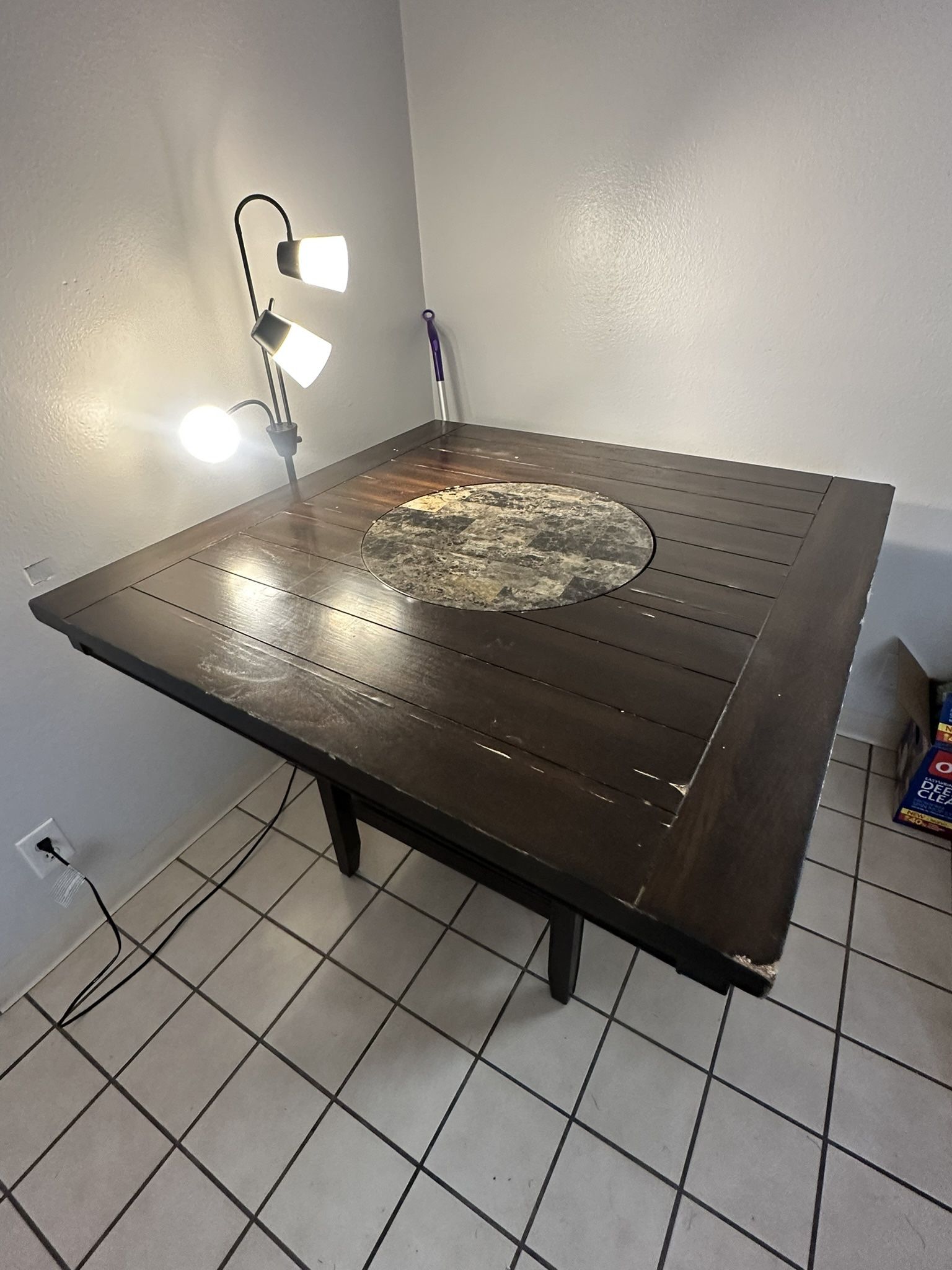Kitchen/dining Table