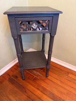 Accent table