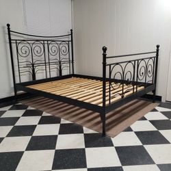 Queen size bed frame - can DELIVER almost anywhere for $20 extra - gently used and in LIKE NEW condition 😍
