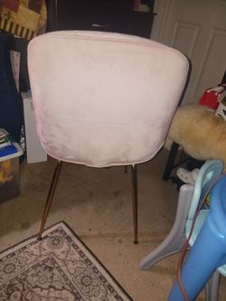 GORGEOUS PINK GOLD LEGS ACCENT CHAIR NEED GONE 1ST 12$ GETS IT PAID 98 LOOK MY POST ALOT ITEM TO SEE
