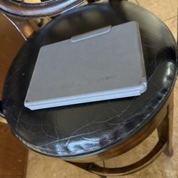 Excellent condition 64 GB ninth generation iPad with Bluetooth keyboard case 