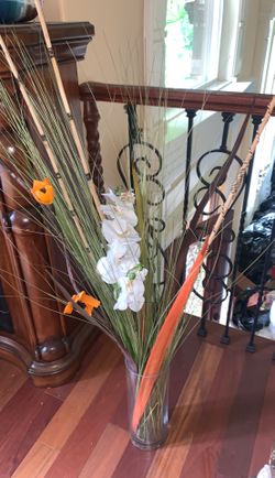 Artificial flower arrangement