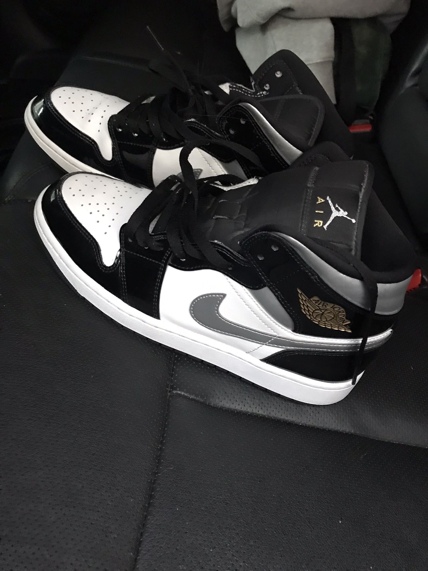 Air Jordan 1 Black White Metallic Silver