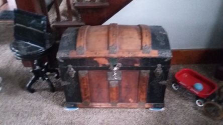 1853 Humpback Trunk