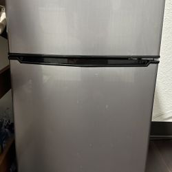 Whirlpool Mini Fridge & Freezer 