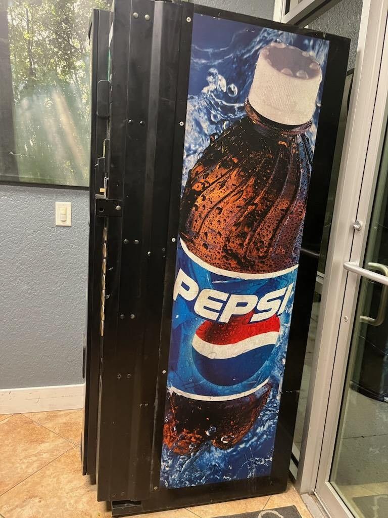 Soda Machine Upgraded With Credit Card Reader for Sale in Orlando, FL