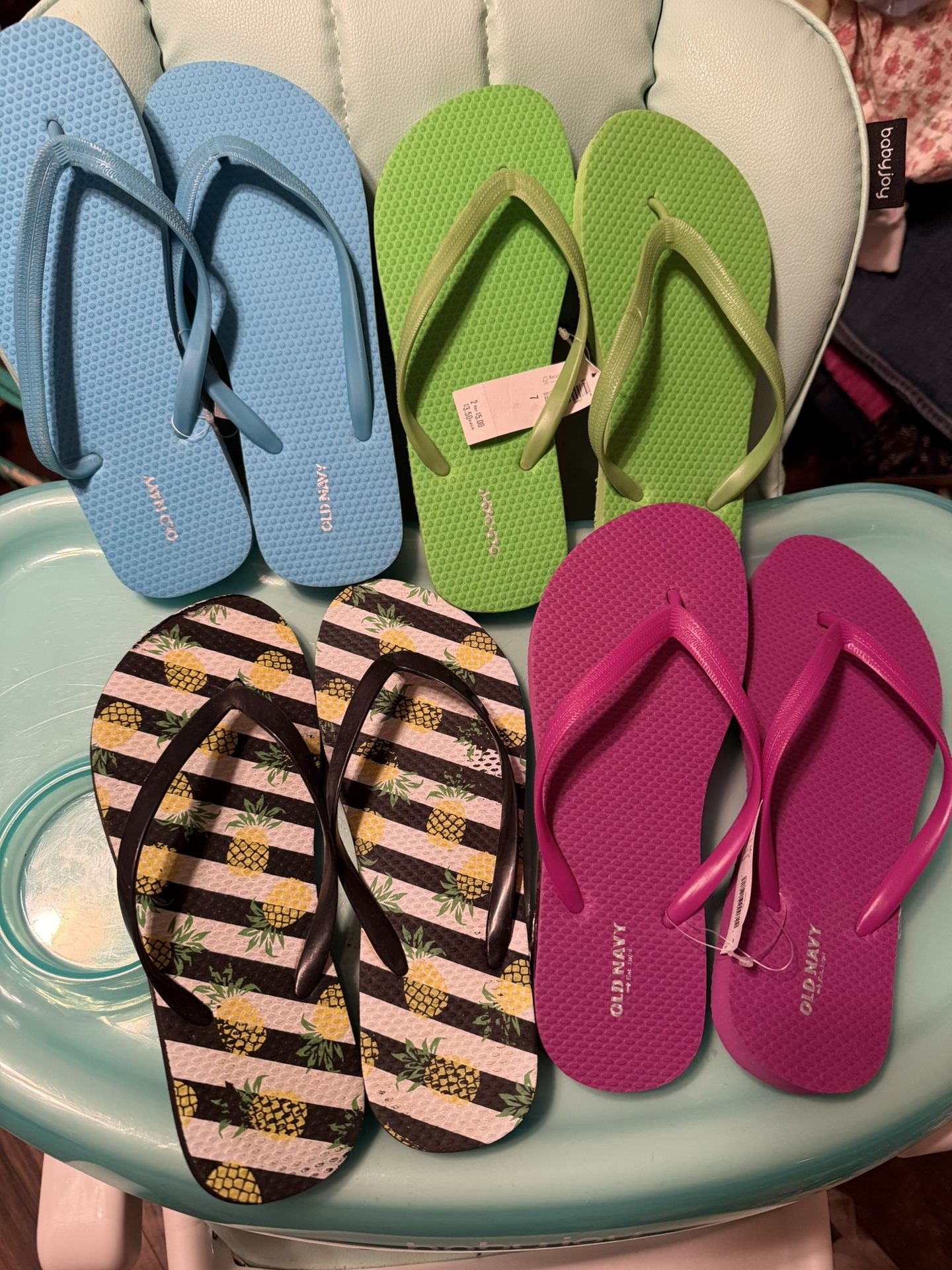 4 Pairs Size 7 Flip Flops 