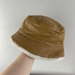 WILSONS LEATHER Vintage Y2K Tan Golden Brown White Faux Fur Lined Bucket Hat