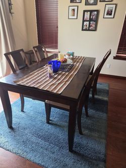 Dining Table - 4 Chairs - Expandable