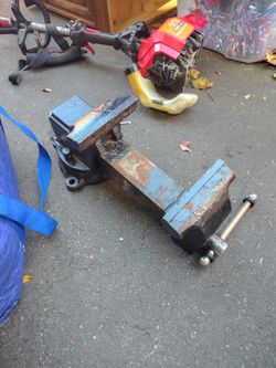 Heavy Duty Cast Iron Bench Vise