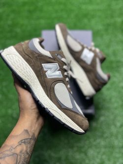 New Balance 2002r