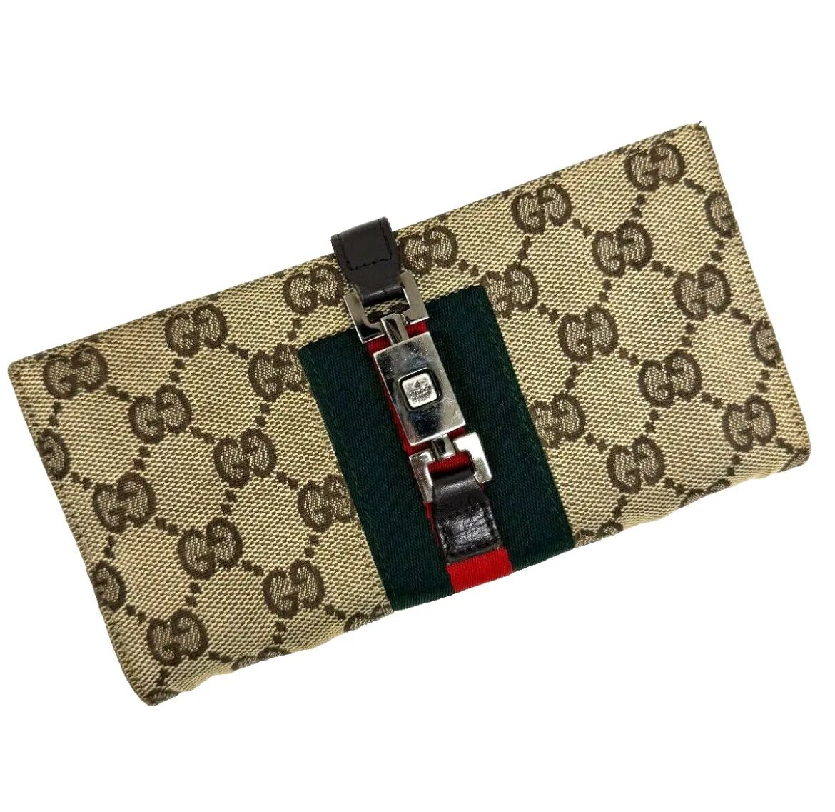 Beautiful, AUTH Gucci Signature Monogram wallet!