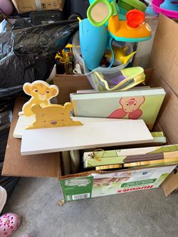 Clothes, toys, decor, blankets in bulk