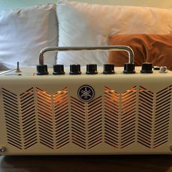 Yamaha THR5 Guitar Amp + Power Cord