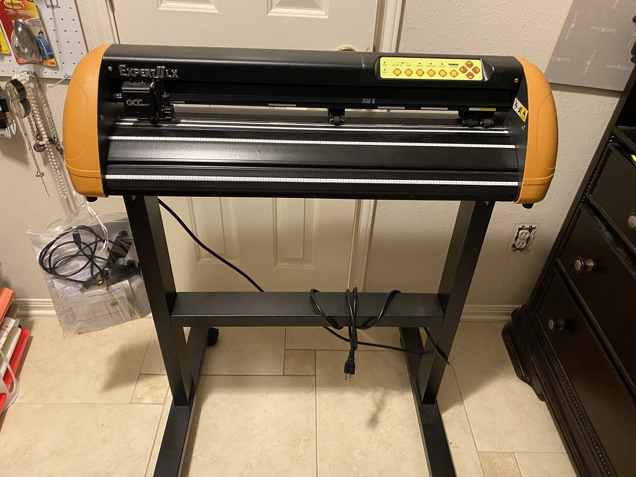 GCC Expert II-24LX Vinyl  Cutter With Stand And Greatcut Software 