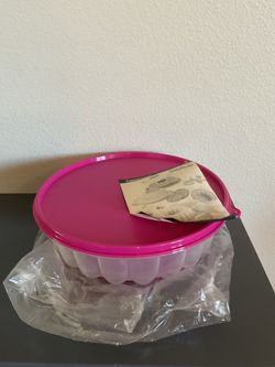 Tupperware Jello Mold with Pink Lid