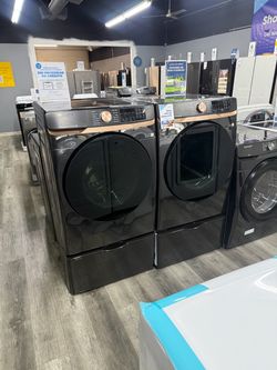 Samsung Brushed Black 5.0 Cu Ft Smart Extra Large Capacity Front Load Washer & 7.5 Cu Ft Gas Dryer Set With Laundry Pedestals 🔥