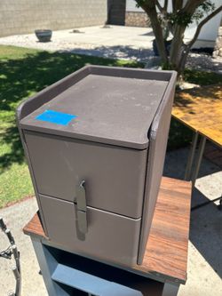Contemporary 2-Drawer Nightstand