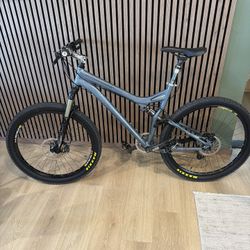 Specialized Stump Jumper M4 Large Frame 26” Tire Full Suspension 