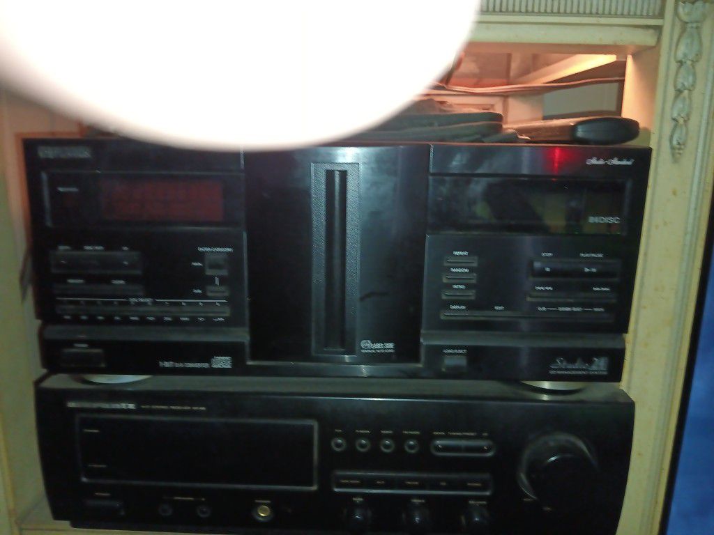 FISHER CD PLAYER WITH MARANTZ STEREO RECEIVER 
