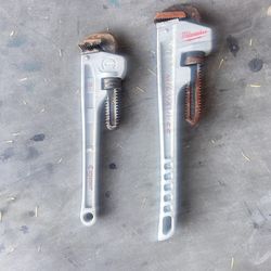 Pipe wrenches
