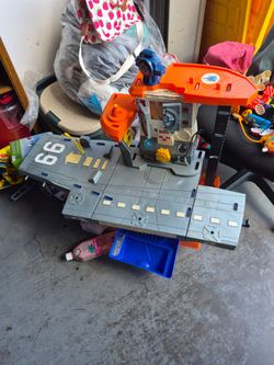 Rescue aquatic command center with figures a extra pieces equipment  total of seventeen pieces