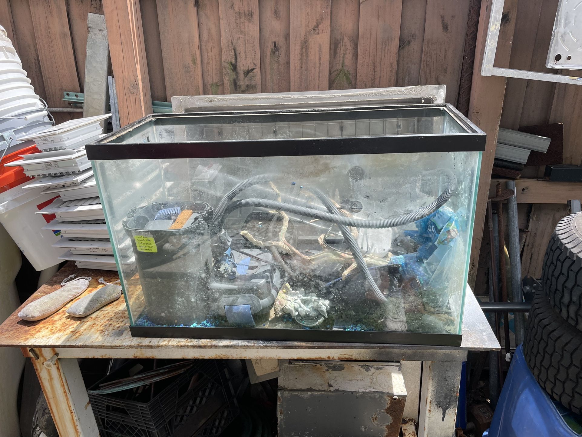 Fish tank aquarium, reptile cage with some accessories whatever you see in the photos everything is untested