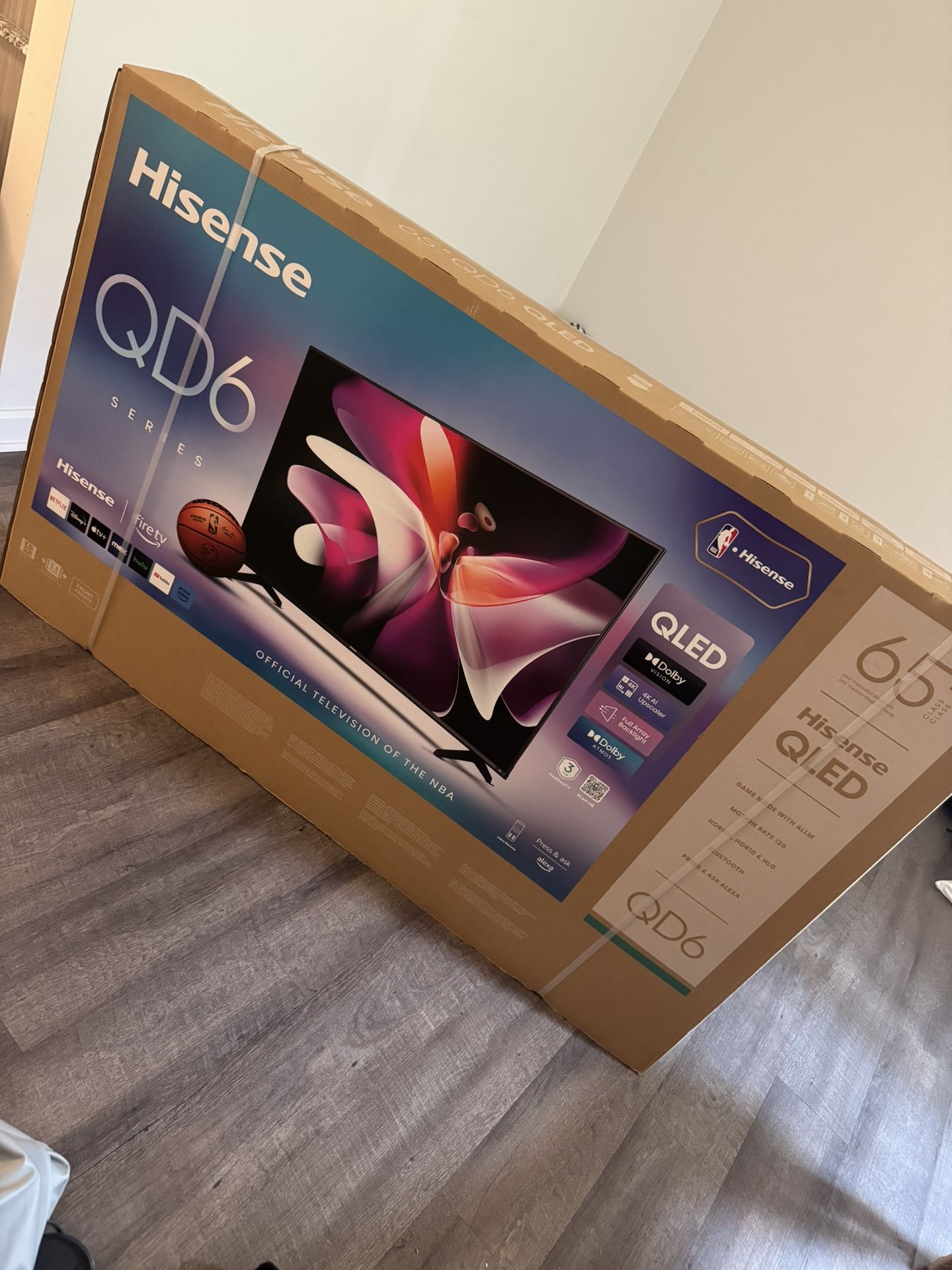 Hisense TV For sale 65 inch