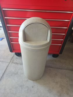 Rubbermaid Domed Trash Can