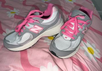 New Balance Sneakers Gray and Pink