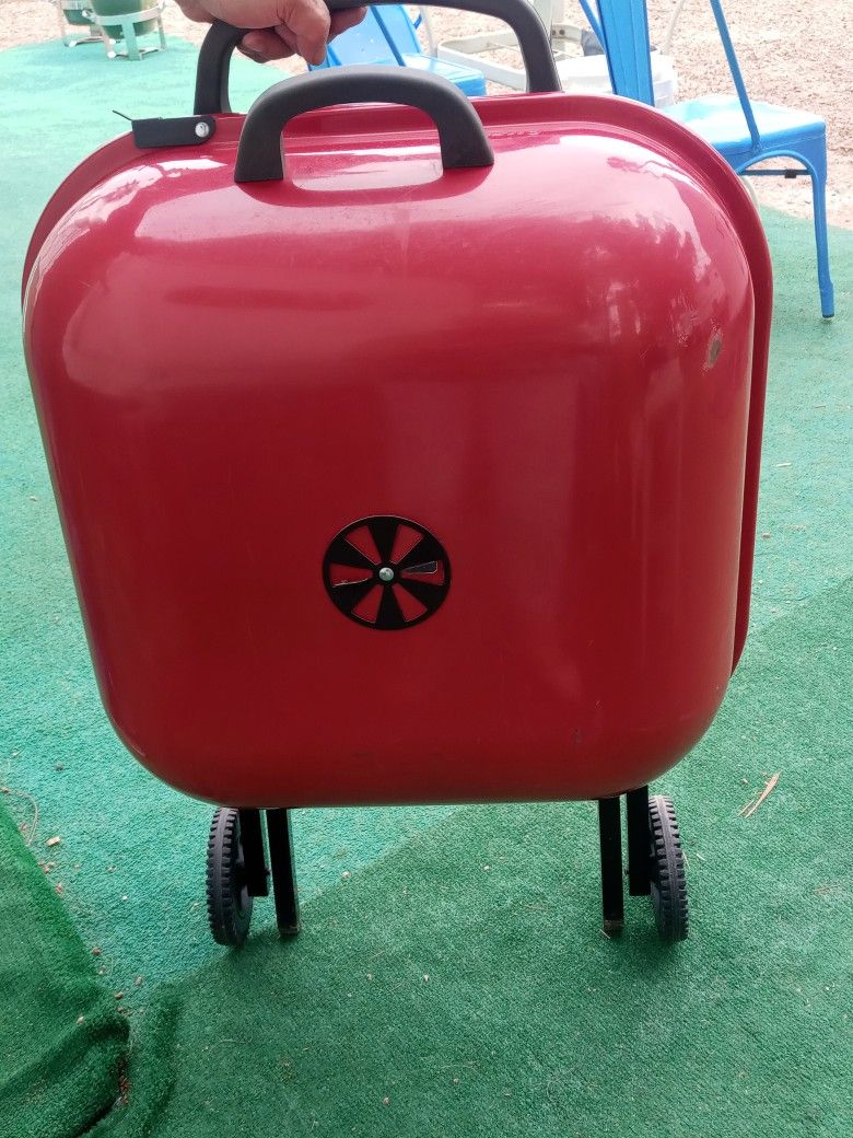 Aussie Walkabout Charcoal Grill Excellent Condition Used Twice