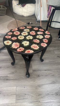 Decorative solid wood end table