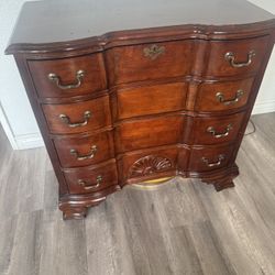 Wood 4 Drawer Dresser Good Condition 